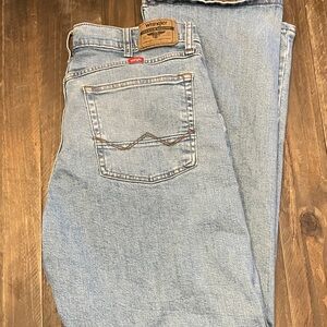 Wrangler Men's Light Blue Relaxed Jeans 34x32